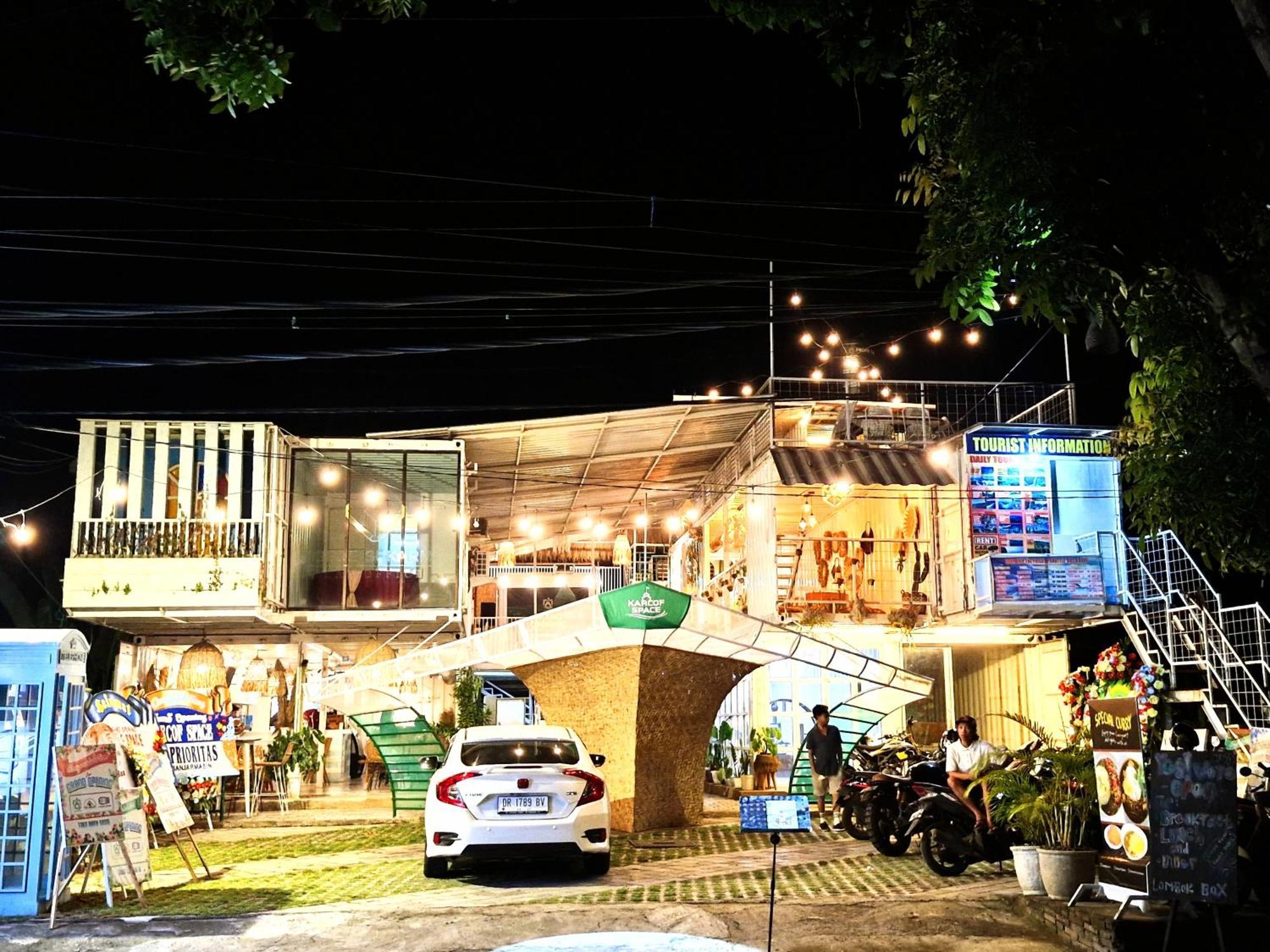 Karcof Container Hostel Senggigi Exterior photo