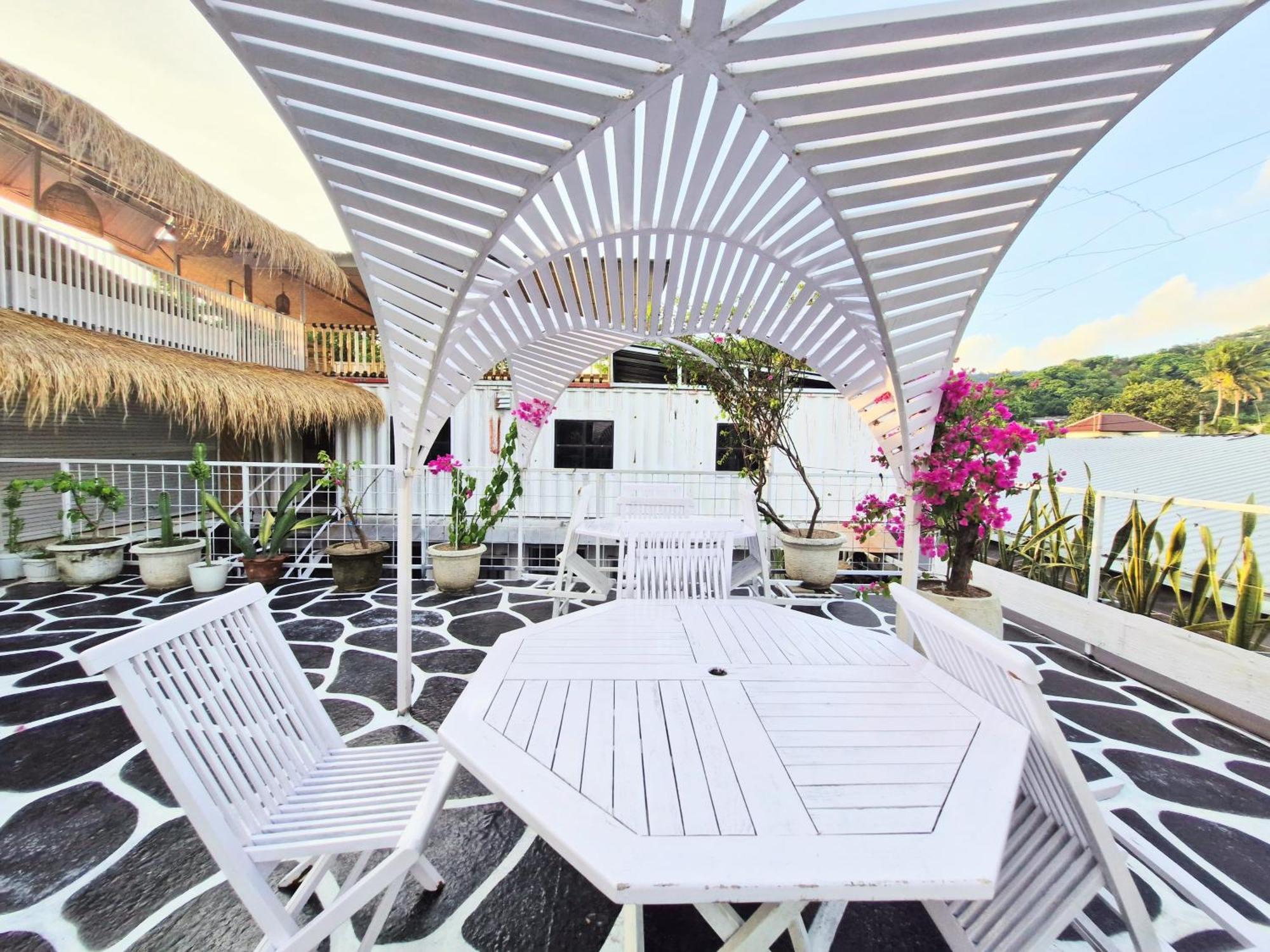 Karcof Container Hostel Senggigi Exterior photo