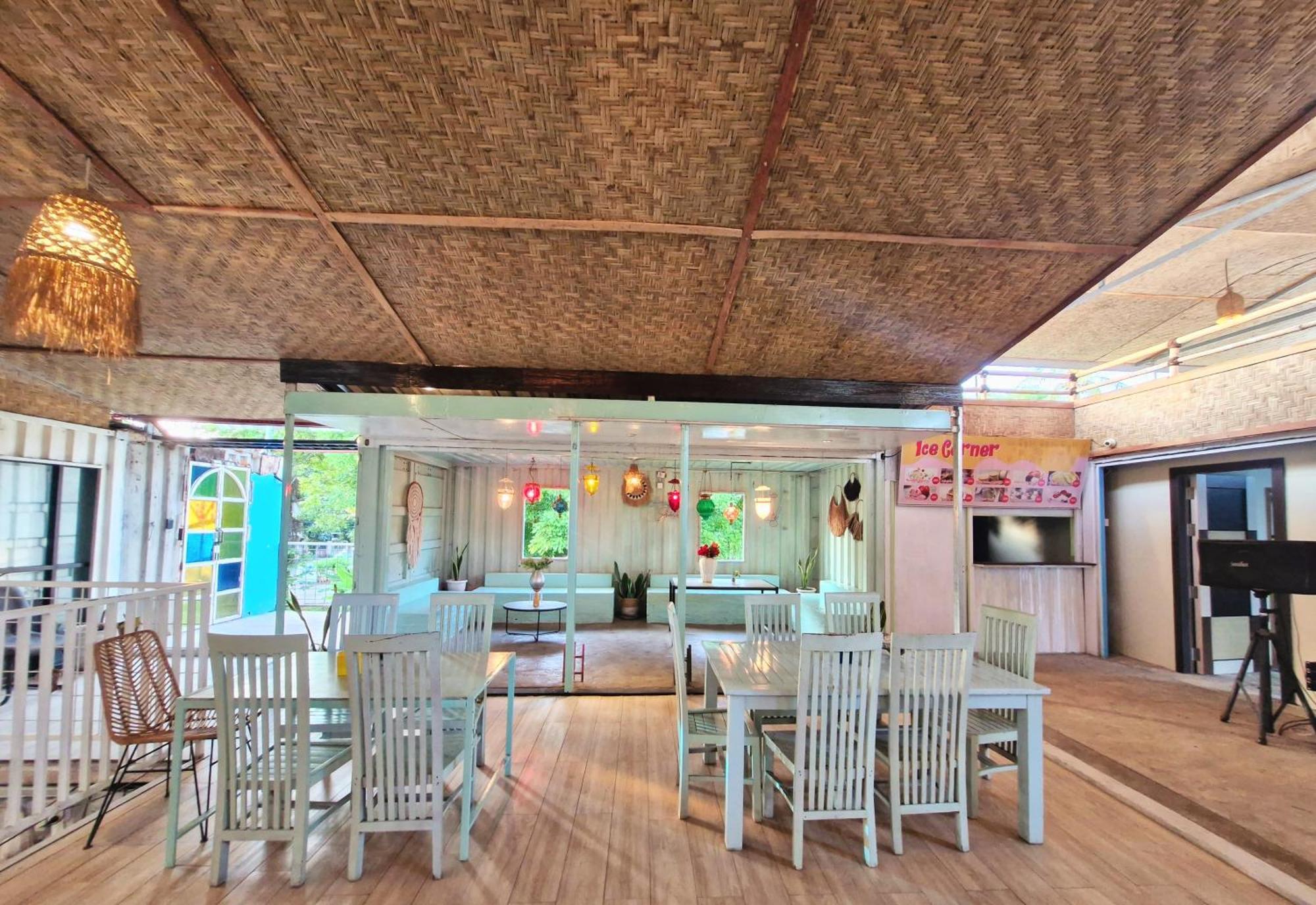 Karcof Container Hostel Senggigi Exterior photo